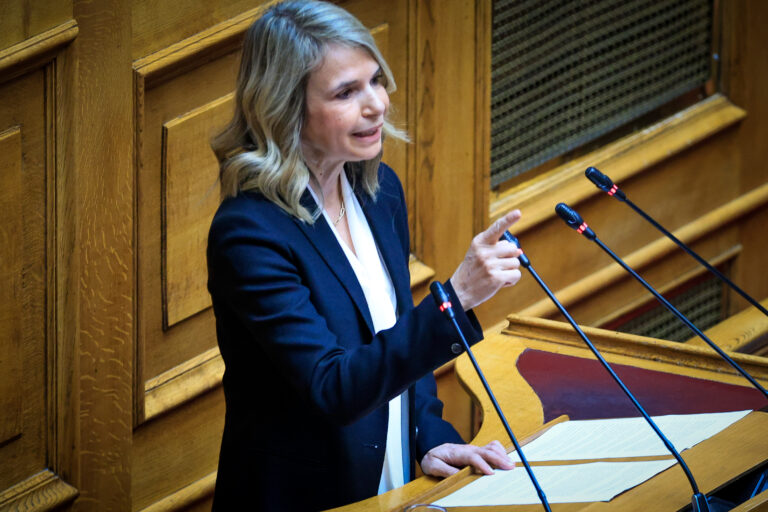 Μ. Αποστολάκη στη συζήτηση για τη σύσταση προανακριτικής: Τα συλλαλητήρια αναγκάζουν τον πρωθυπουργό να την ψηφίσει