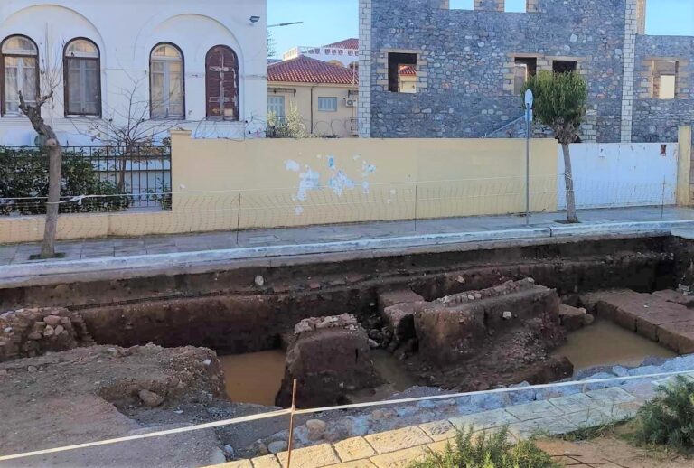 Καλαμάτα – Κεντρικό Αρχαιολογικό Συμβούλιο: Θα αναδειχθούν μόνο τα αρχαία που βρίσκονται στην πλατεία της Υπαπαντής