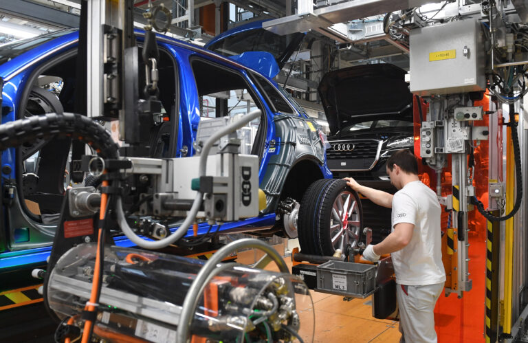 Γερμανία: Η Audi περικόπτει 7.500 θέσεις εργασίας – Στόχος η περικοπή 1 δισ. ευρώ ετησίως