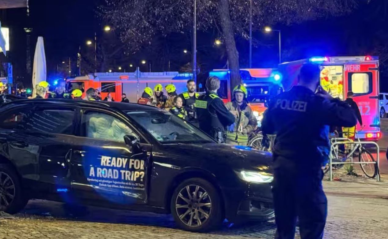 Γερμανία: Αυτοκίνητο έπεσε πάνω σε πεζούς στο Βερολίνο – Αναφορές για τραυματίες