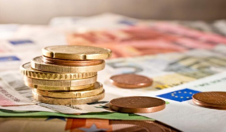 Πάγιες ρυθμίσεις ληξιπρόθεσμων φόρων: Στον «πάγο» για ένα ακόμα χρόνο τα επιτόκια