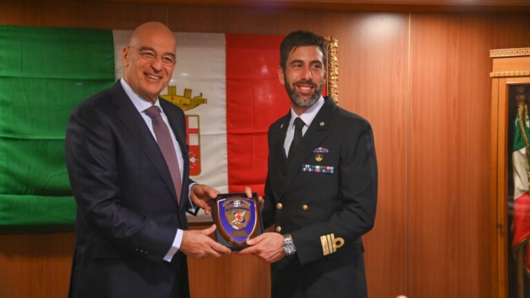 Επίσκεψη Υπουργού Εθνικής Άμυνας Νίκου Δένδια στη Φρεγάτα Carlo Margottini