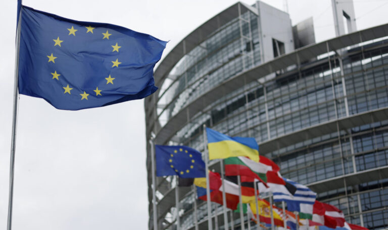 Ευρωβαρόμετρο: Οι Ευρωπαίοι πολίτες ζητούν από την ΕΕ προστασία από παγκόσμιες κρίσεις και κινδύνους ασφαλείας