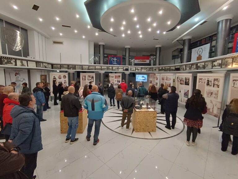 Επίσκεψη του 3ου Εσπερινού ΕΠΑΛ στην έκθεση της 1ης Στρατιάς “Η Ελληνίδα στον πόλεμο”