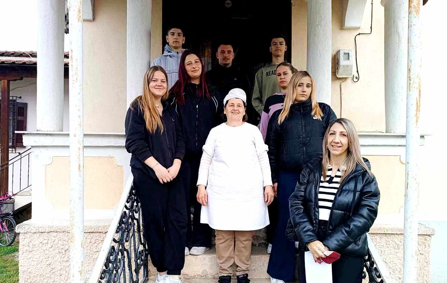 Προσφορά τροφίμων από το ΕΠΑΛ Τυρνάβου στον Σύλλογο “Ελπίς”