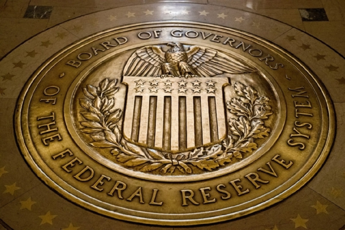 Fed: Αμετάβλητα κρατάει τα επιτόκια