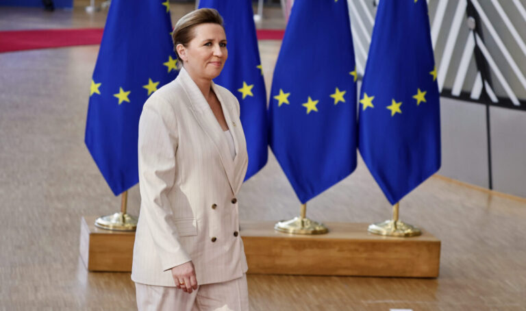 Δανία: Τριήμερη επίσκεψη της πρωθυπουργού Φρεντέρικσεν στη Γροιλανδία για συνομιλίες με τη νέα κυβέρνηση του νησιού
