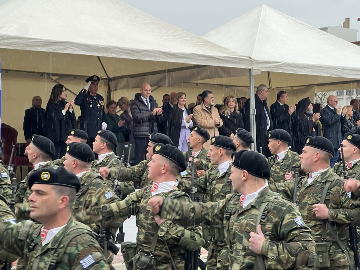 Με βροχή και πλήθος κόσμου οι εκδηλώσεις για την 25η Μαρτίου σε Ιωάννινα και Κόνιτσα