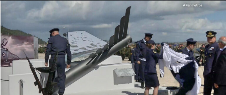 Κατάκολο: Πραγματοποιήθηκαν τα αποκαλυπτήρια του μνημείου των πεσόντων αεροπόρων Ευστ. Τσιτλακίδη και Μ. Τουρούτσικα