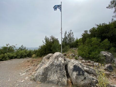 Φύτευσε έλατα στα κεντρικά πάρκα της πόλης ο δήμος Τρίπολης