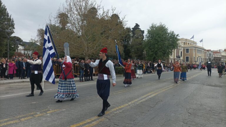 Με τη μαθητική και στρατιωτική παρέλαση κορυφώθηκαν οι εκδηλώσεις για την 25η Μαρτίου στη Μυτιλήνη
