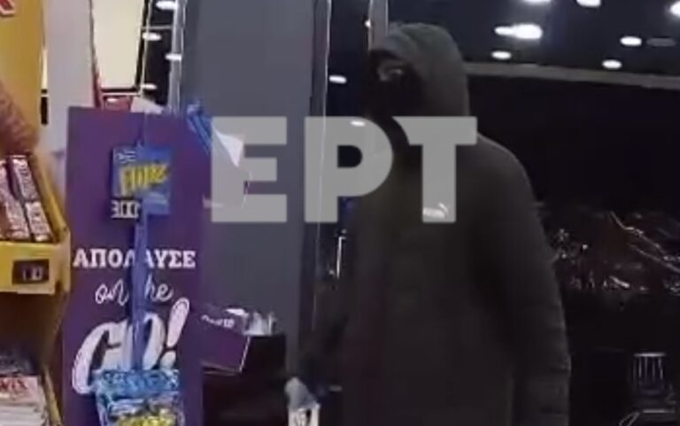 Ληστής απειλεί με μαχαίρι υπαλλήλους μίνι μάρκετ στη Θεσσαλονίκη – Βίντεο από τη δράση του