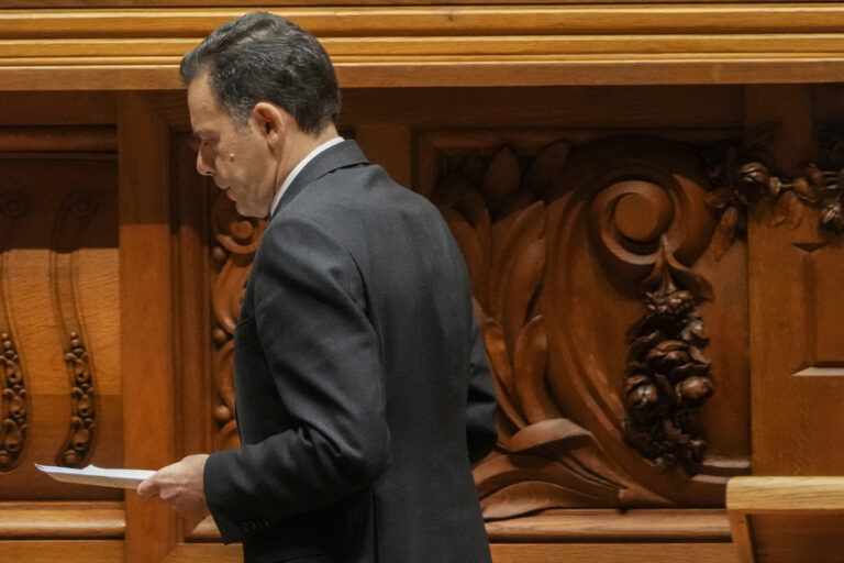 Η κυβέρνηση της Πορτογαλίας έπεσε – Ήττα του πρωθυπουργού Μοντενέγκρου
