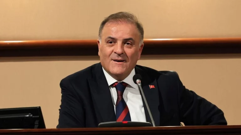 Ποιος είναι ο προσωρινός δήμαρχος Κωνσταντινούπολης, Νούρι Ασλάν