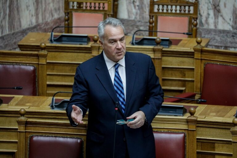 Βουλή: Αποσύρθηκε διάταξη για την παράταση προθεσμιών για χορήγηση άδειας διαμονής σε μετανάστες