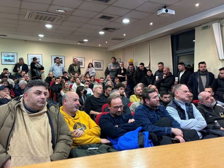 Λάρισα: Πλήθος επαγγελματιών στις ενημερωτικές εκδηλώσεις του Επιμελητηρίου για τη ψηφιακή κάρτα εργασίας