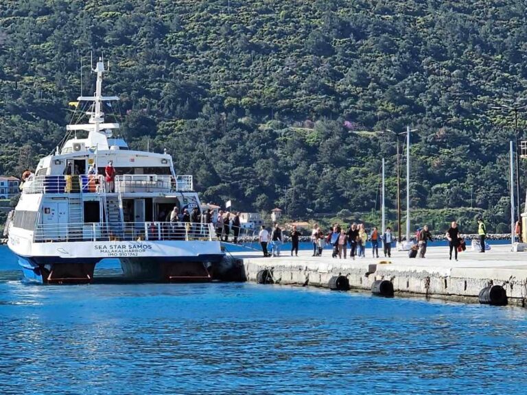 Σάμος: Με το δεξί ξεκίνησε η τουριστική σεζόν από την γειτονική χώρα
