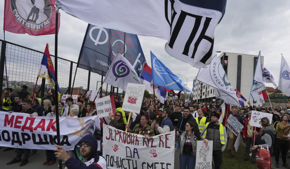 Σερβία: Φοιτητές κινητοποιούνται ενάντια στην «προπαγάνδα» από τα φιλοκυβερνητικά ΜΜΕ