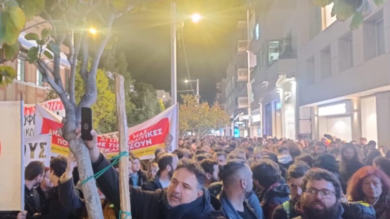 Πορεία διαμαρτυρίας σωματείων και φορέων στο Ηράκλειο για το δυστύχημα των Τεμπών
