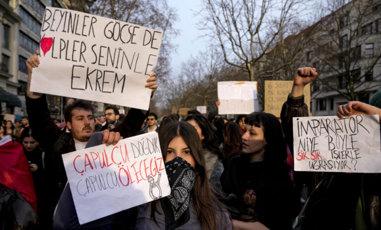 Τουρκία: Η κυβέρνηση καταγγέλλει τους «προβοκάτορες», έπειτα από μια νέα νύχτα κινητοποιήσεων