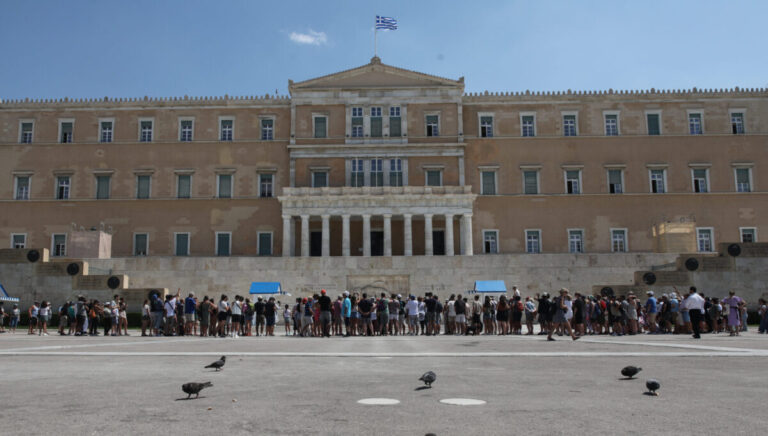 Γραφείο Προϋπολογισμού Βουλής: Συστάσεις για δημοσιονομική σταθερότητα, μείωση χρέους και αμυντικές δαπάνες