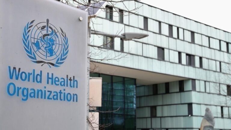 Reuters: Εσωτερικό υπόμνημα αναφέρει ότι ο ΠΟΥ προτείνει απολύσεις και μείωση του προϋπολογισμού του κατά 1/5
