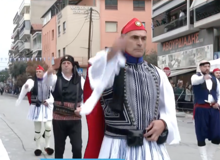 Κατερίνη: Οι Φουστανελάδες έκλεψαν τις εντυπώσεις στη μαθητική παρέλαση