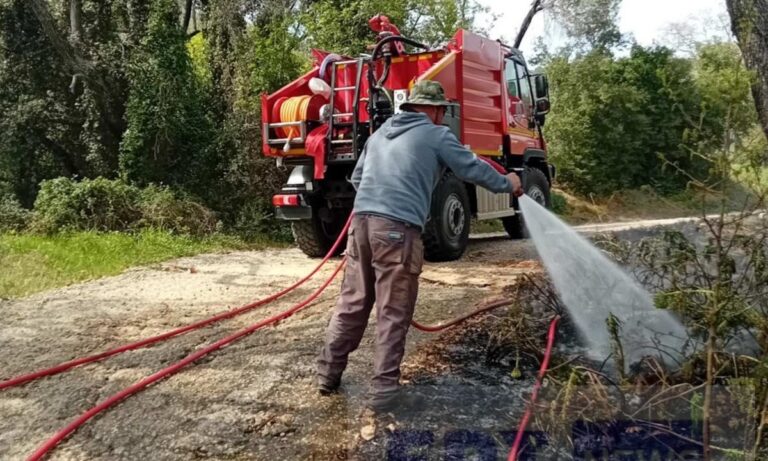 Υπό έλεγχο η φωτιά στα Βελανίδια Νεάπολης