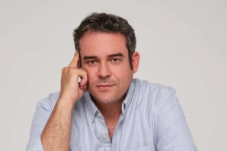 Λάρισα: «Ενώχ Άρντεν» – Η ιστορία ενός ναυαγού, με αφηγητή τον Πυγμαλίωνα Δαδακαρίδη