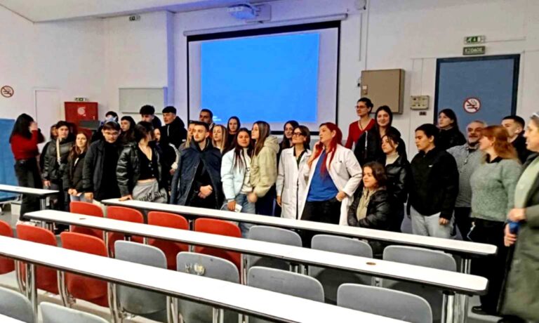 Τα Νοσοκομεία ΑΧΕΠΑ και Ιπποκράτειο επισκέφθηκε το ΕΠΑΛ Τυρνάβου