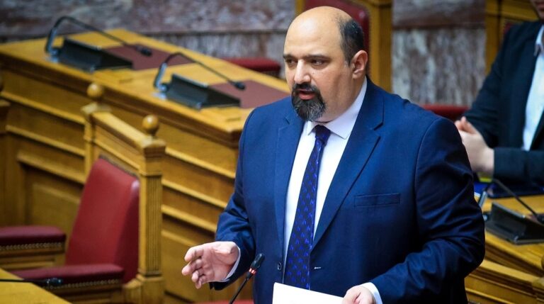 Κυβερνητικά στελέχη για την απόφαση του Χρ. Τριαντόπουλου να κριθεί απευθείας από τον φυσικό δικαστή