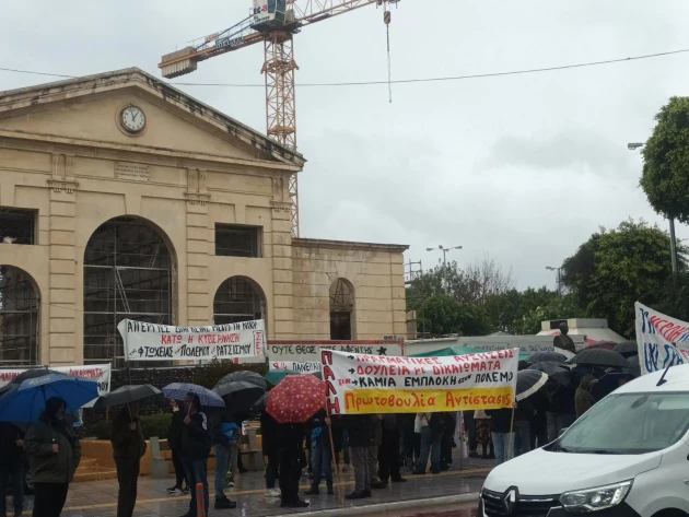 Χανιά: Δυναμική και ειρηνική η κινητοποίηση ΓΣΕΕ – ΑΔΕΥ παρά τη βροχή