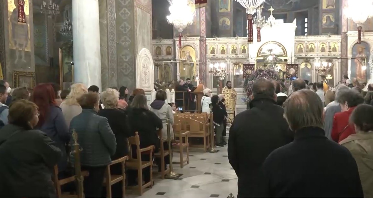 Η θορυβώδης πρώτη Ανάσταση στον Άγιο Κωνσταντίνο Ομόνοιας
