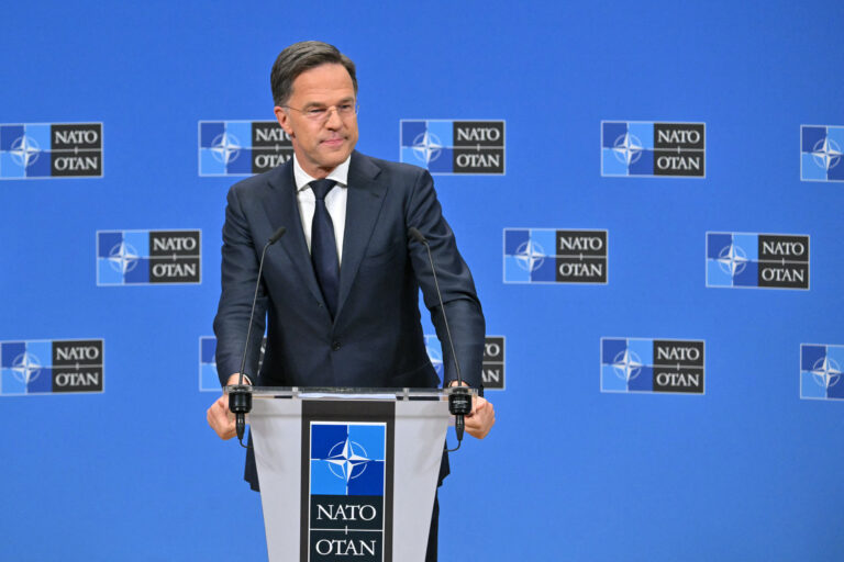Μαρκ Ρούτε: Θεμέλιο για την ασφάλειά μας η συνεχιζόμενη στήριξη των ΗΠΑ στο ΝΑΤΟ