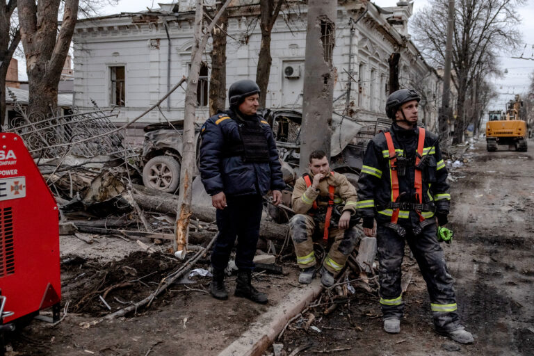 Ουκρανία: Τουλάχιστον 8 τραυματίες από ρωσικές επιθέσεις τη νύχτα – Πυρκαγιά σε πρατήριο βενζίνης στη Ζαπορίζια