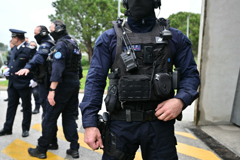 Γαλλία: Νέες επιθέσεις σε φυλακές με πυρπολημένα οχήματα – «Το κράτος δεν θα υποκύψει» διαμηνύει ο υπουργός Δικαιοσύνης