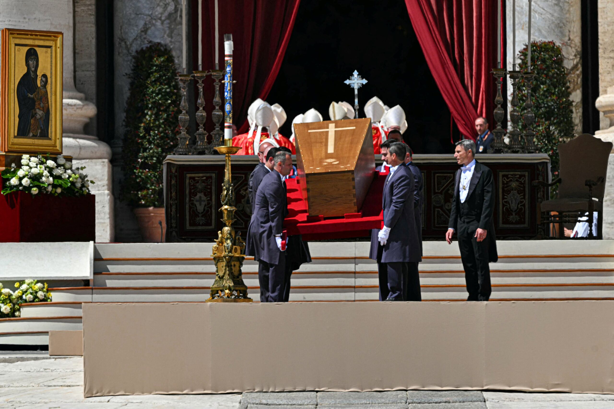 VATICAN-RELIGION-POPE-FUNERAL