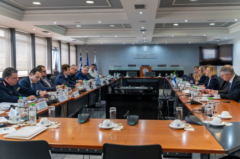 Συνάντηση του υπουργού Προστασίας Μ. Χρυσοχοΐδη με τη Φιλανδή υπουργό Εσωτερικών M. Rantanen