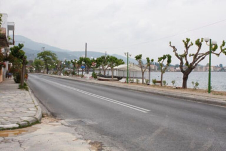 Κυκλοφοριακό χάος και κινδύνους για πεζούς στην Αγριά επισημαίνει η αντιπολίτευση