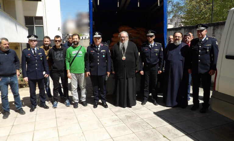 Λάρισα: Οι αστυνομικοί συγκέντρωσαν τρόφιμα για την ενίσχυση συσσιτίων της Εκκλησίας