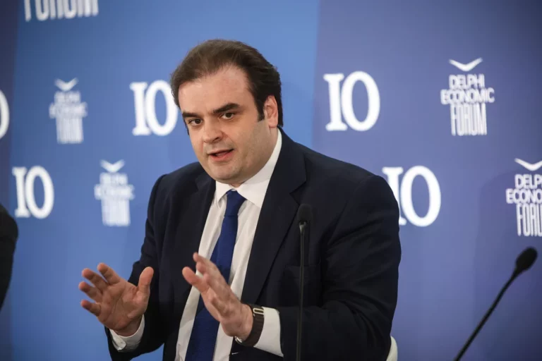 Κ. Πιερρακάκης στο Φόρουμ των Δελφών: Δεν συζητάμε την επιστροφή του 13ου και 14ου μισθού – Μικρή η έκθεση της Ελλάδας στους δασμούς Τραμπ