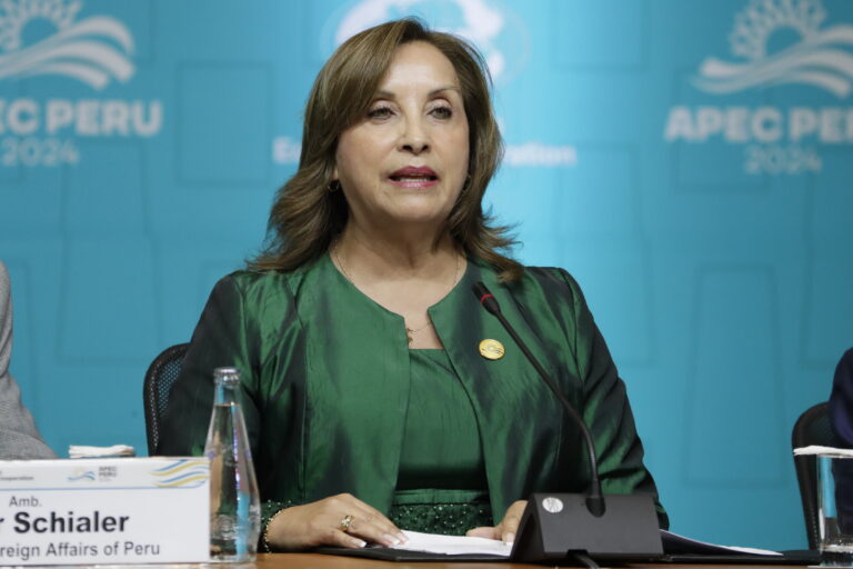 Απορρίφθηκε από το Κογκρέσο να παραστεί η πρόεδρος του Περού στην κηδεία του Πάπα