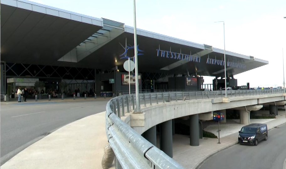 Θεσσαλονίκη: Διαμαρτυρία ιδιοκτητών ταξί στο αεροδρόμιο «Μακεδονία»