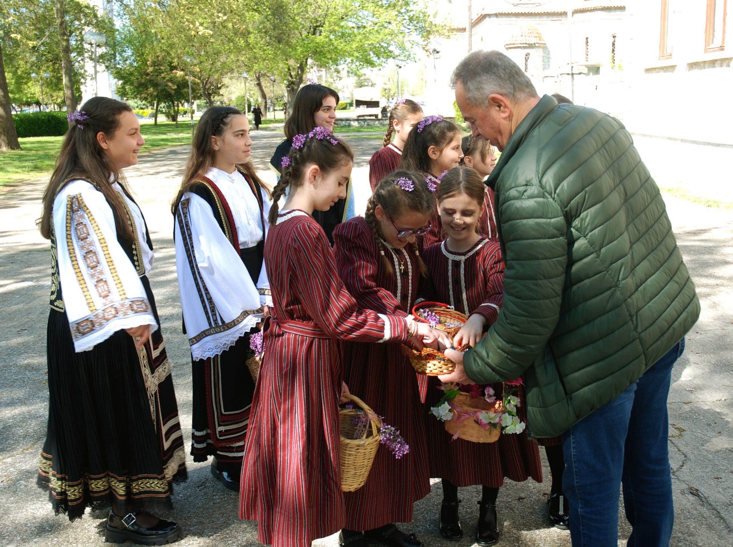Λάρισα: Αναβίωσαν τις “Λαζαρίνες” μέλη του Συλλόγου Απανταχού Αποδήμων Σκαμνιωτών