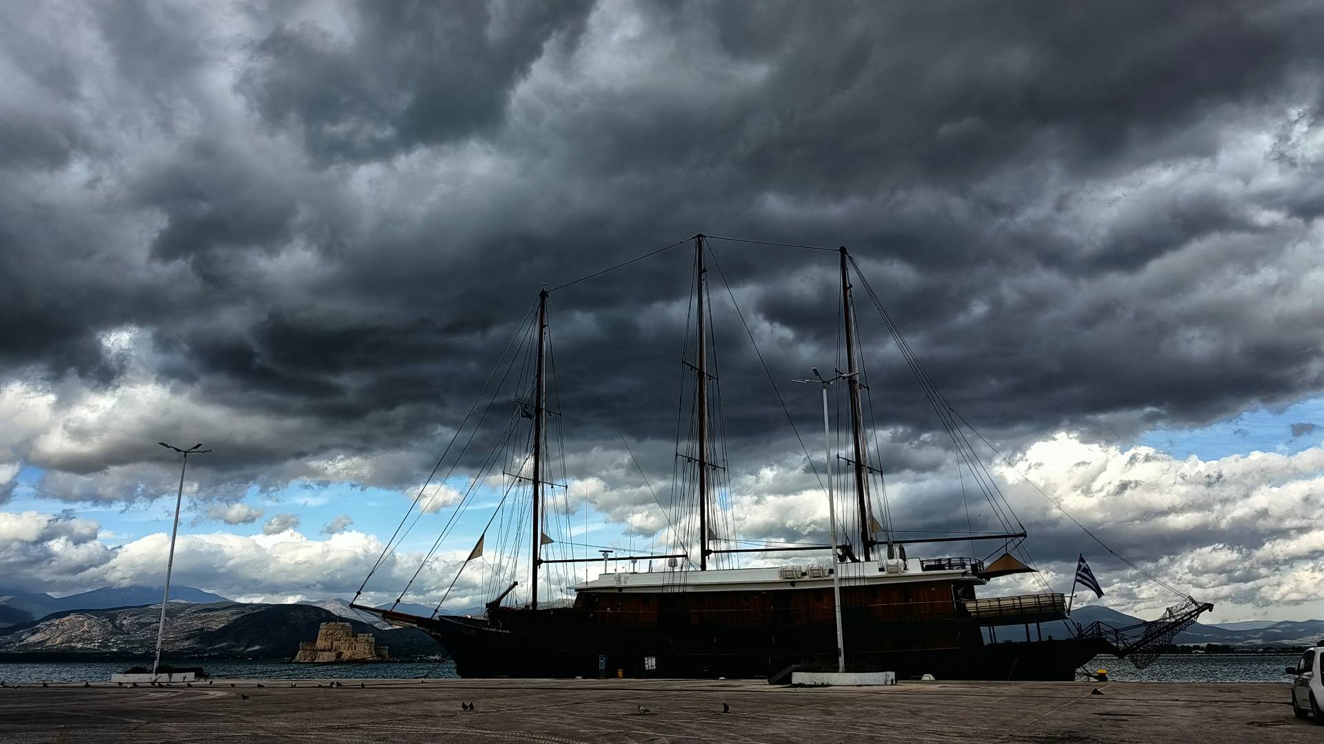 Άστατος παραμένει ο καιρός: Τοπικές βροχές και καταιγίδες σχεδόν σε όλη τη χώρα – Έως 22 βαθμούς Κελσίου το θερμόμετρο