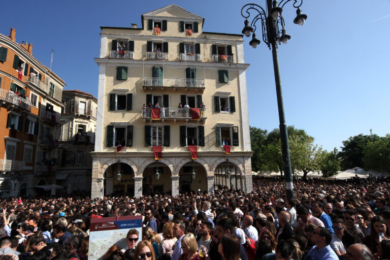 «Γεμίζουν» οι δημοφιλείς προορισμοί για το Πάσχα: Σε υψηλά επίπεδα η πληρότητα σε Ζαγοροχώρια και Κέρκυρα
