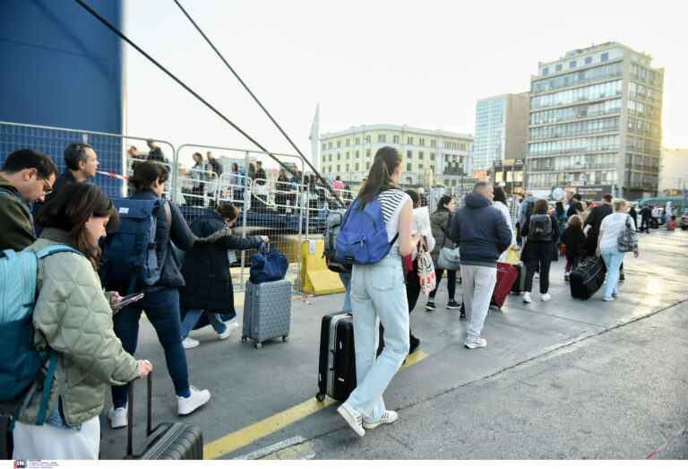 Ξεκίνησε η έξοδος των εκδρομέων του Πάσχα: Υψηλή πληρότητα στα πλοία για Κυκλάδες και άλλα νησιά