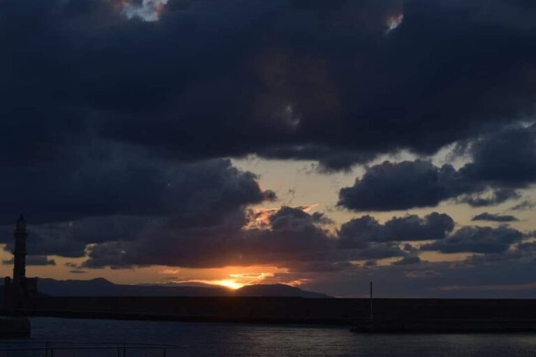 Προβλήματα στα Χανιά από την κακοκαιρία –  Βροχοπτώσεις, απεγκλωβισμοί οδηγών, κλήσεις για αντλήσεις υδάτων από υπόγεια