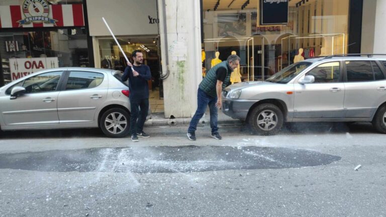 Πάτρα: Πρώτη Ανάσταση με σπάσιμο πιάτων και βεγγαλικά (βίντεο)