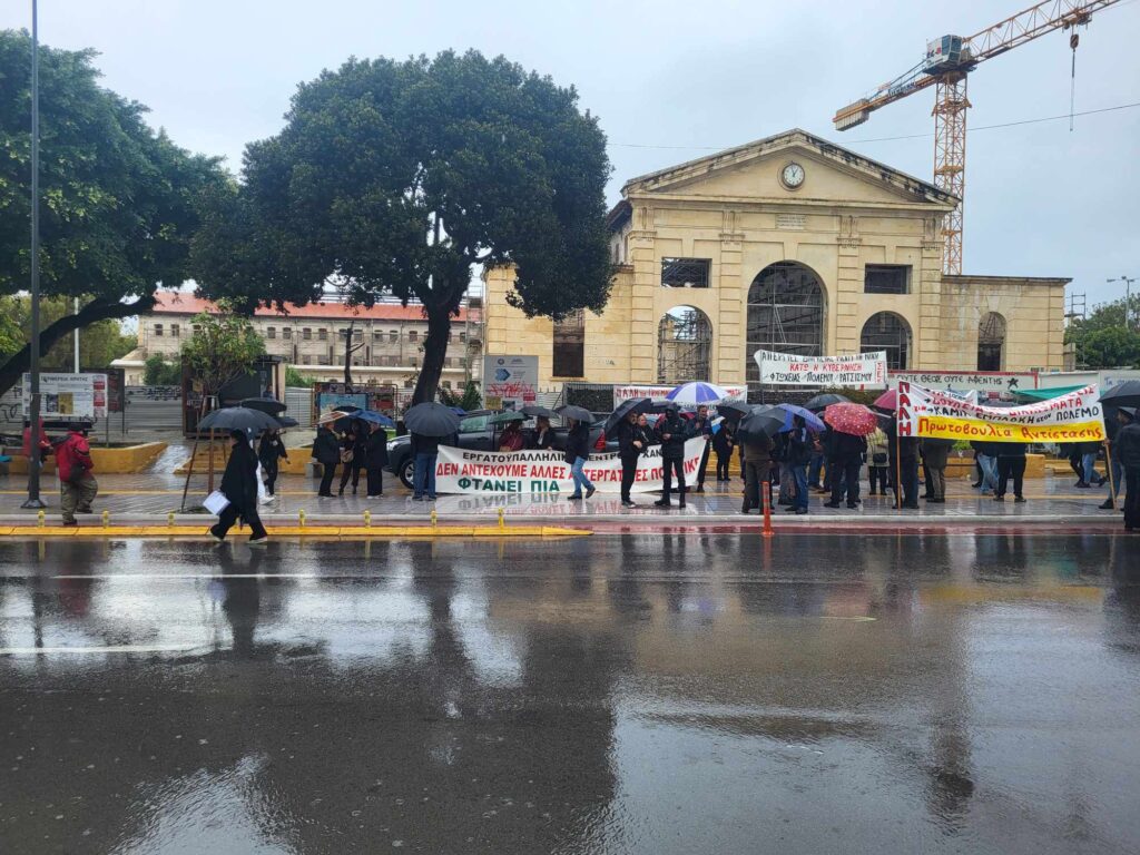 Χανιά: Δυναμική και ειρηνική η κινητοποίηση ΓΣΕΕ – ΑΔΕΥ παρά τη βροχή